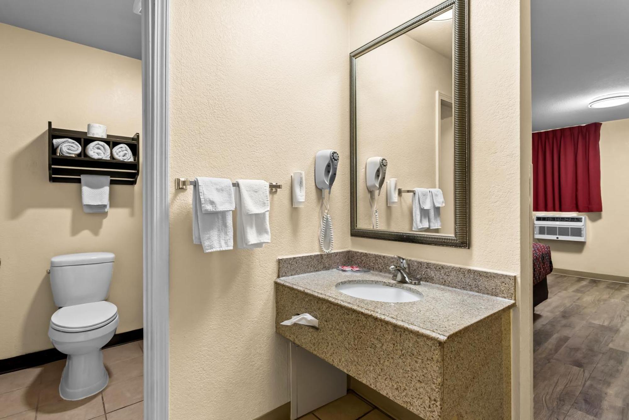Econo Lodge Inn & Suites Santa Rosa Exterior photo