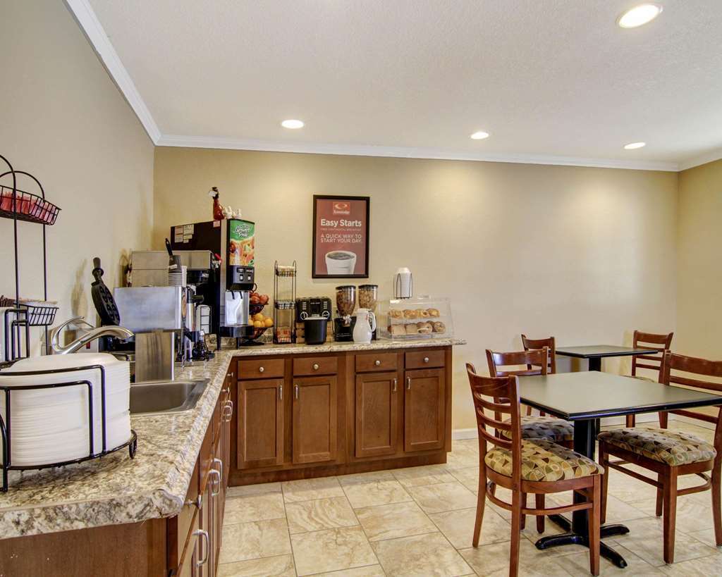 Econo Lodge Inn & Suites Santa Rosa Restaurant photo